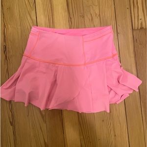 Lulu lemon size small tennis skirt with built in shorts